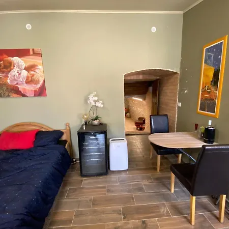Paksi Riviéra Apartman Appartamento *